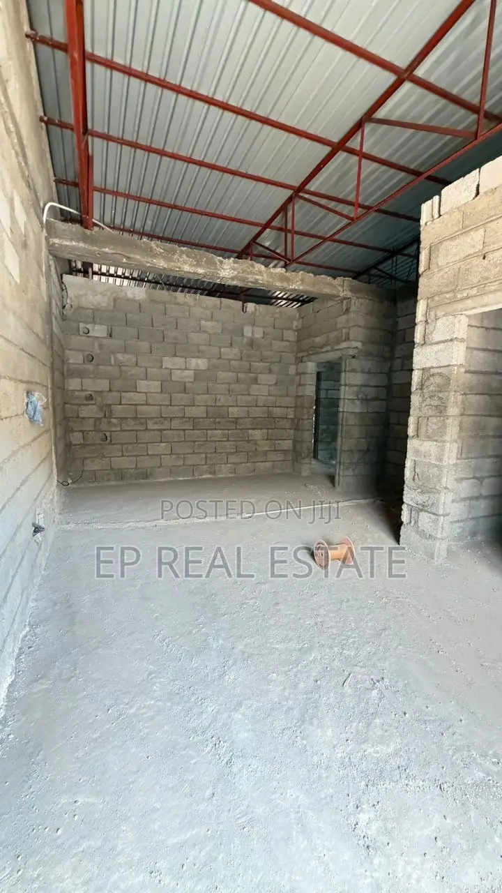 4bdrm Duplex in Apo Resettlement for sale in Apo Resettlement