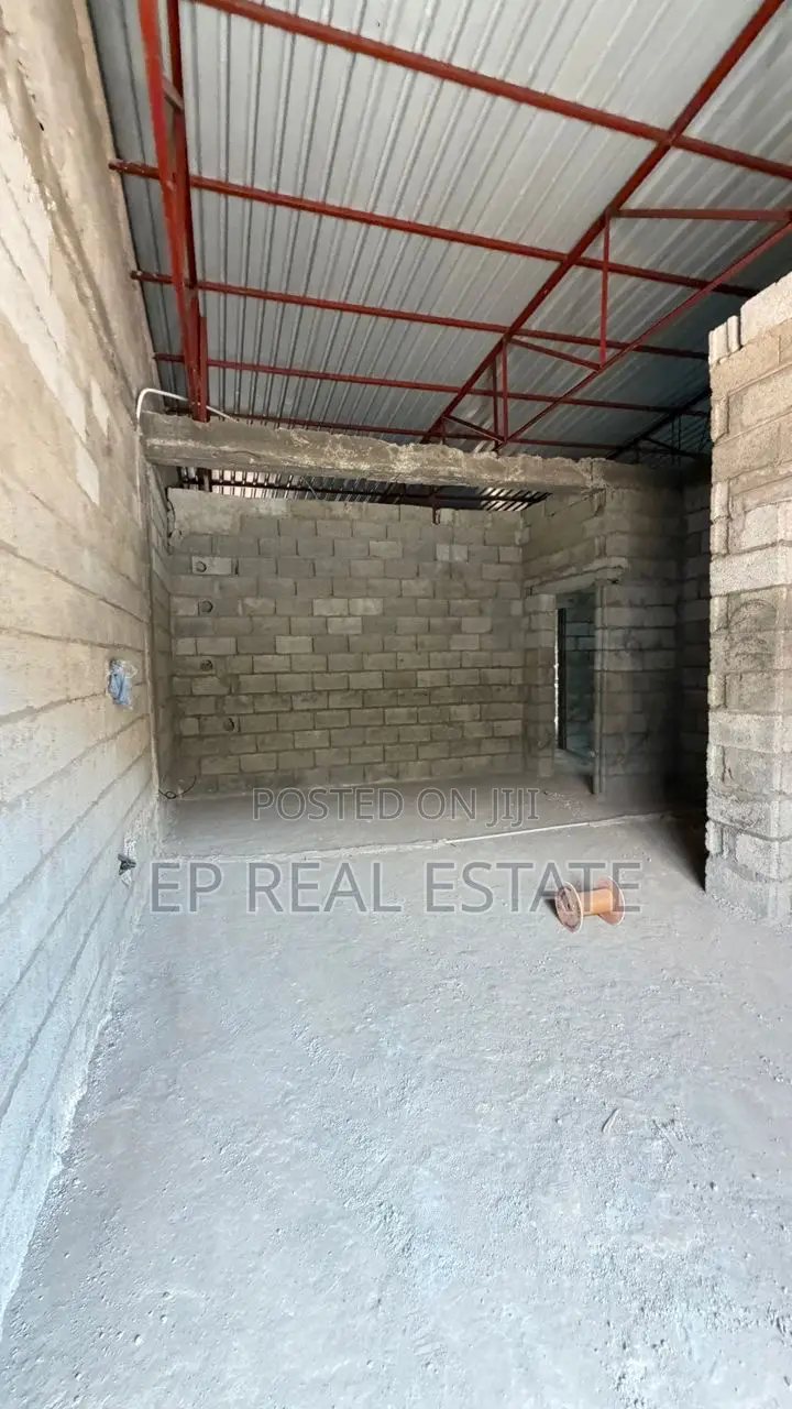 4bdrm Duplex in Apo Resettlement for sale in Apo Resettlement