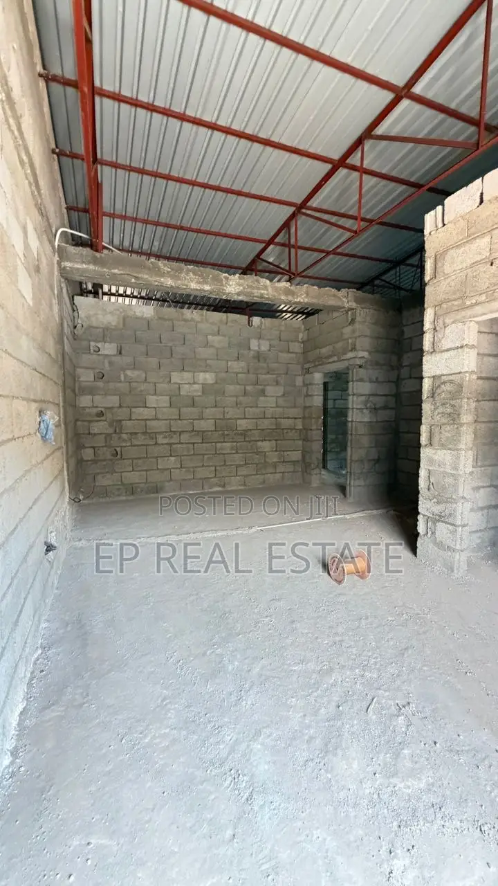 4bdrm Duplex in Apo Resettlement for sale in Apo Resettlement