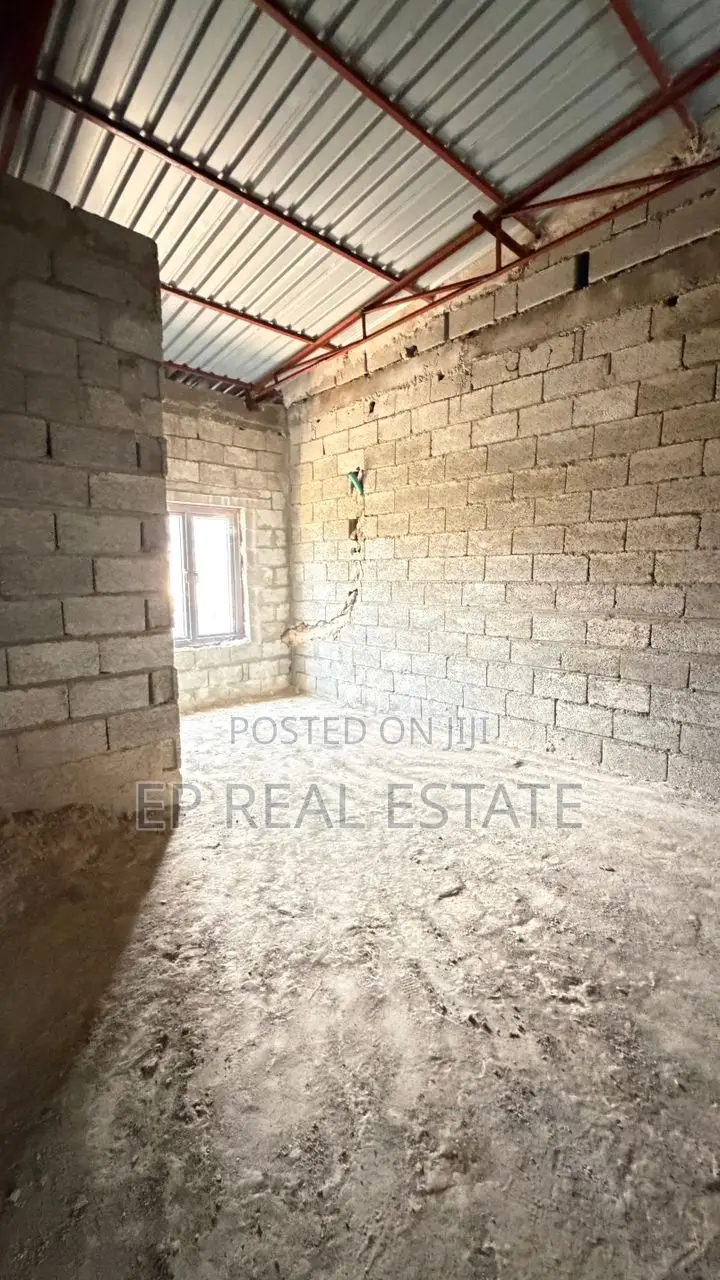 4bdrm Duplex in Apo Resettlement for sale in Apo Resettlement