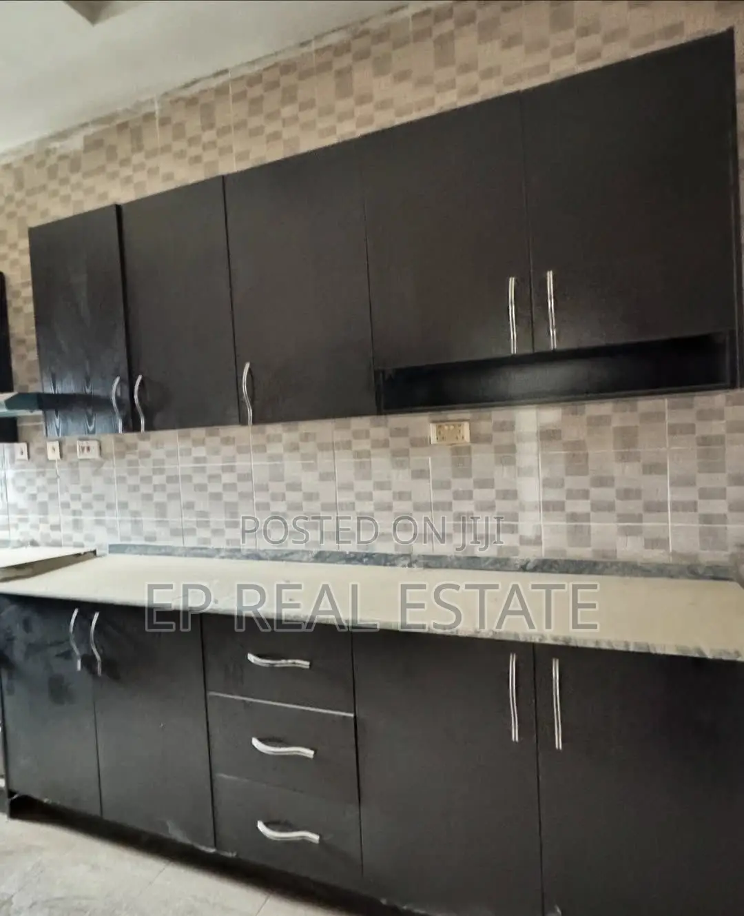 4bdrm Duplex in Apo District for sale in Apo District