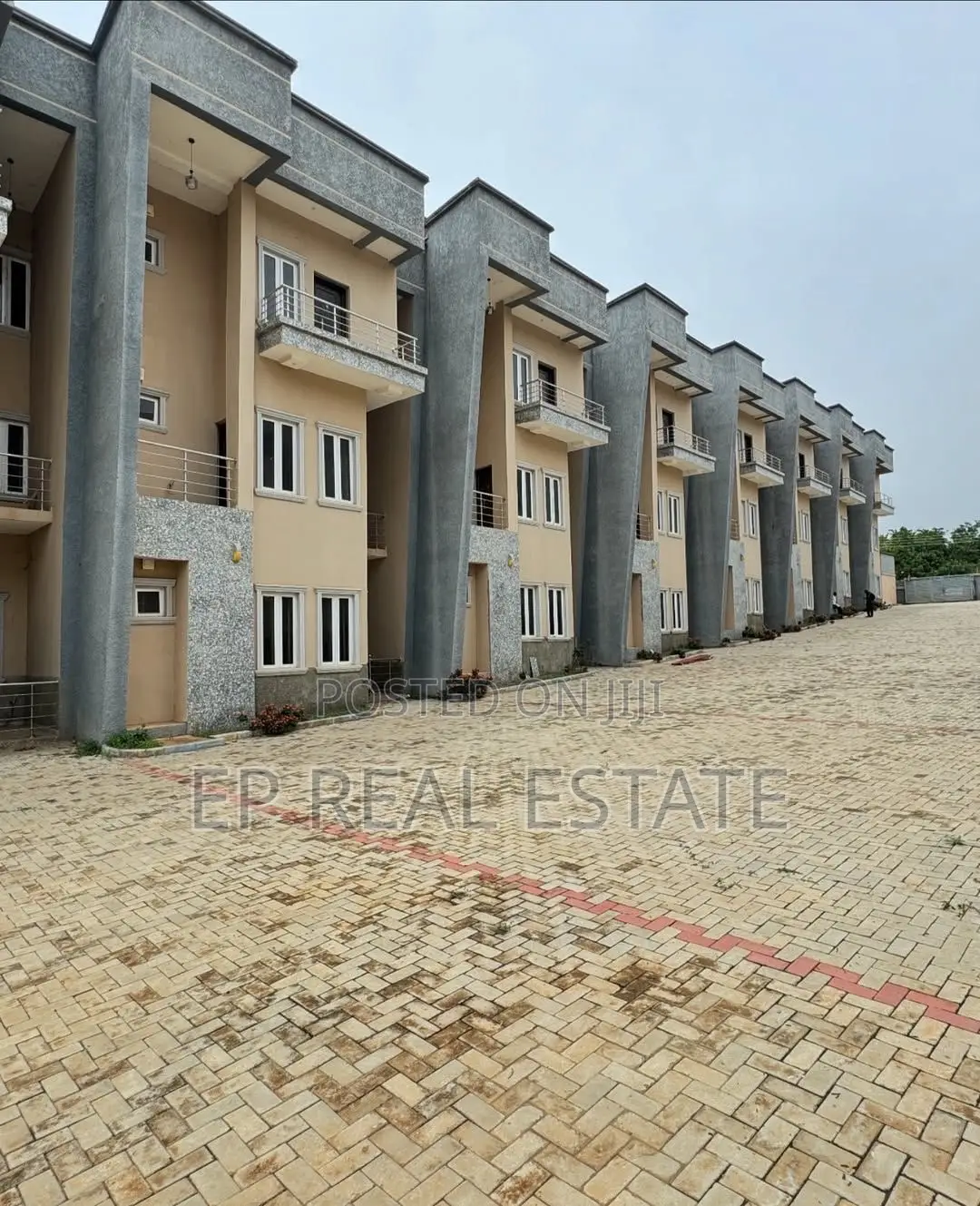 4bdrm Duplex in Apo District for sale in Apo District