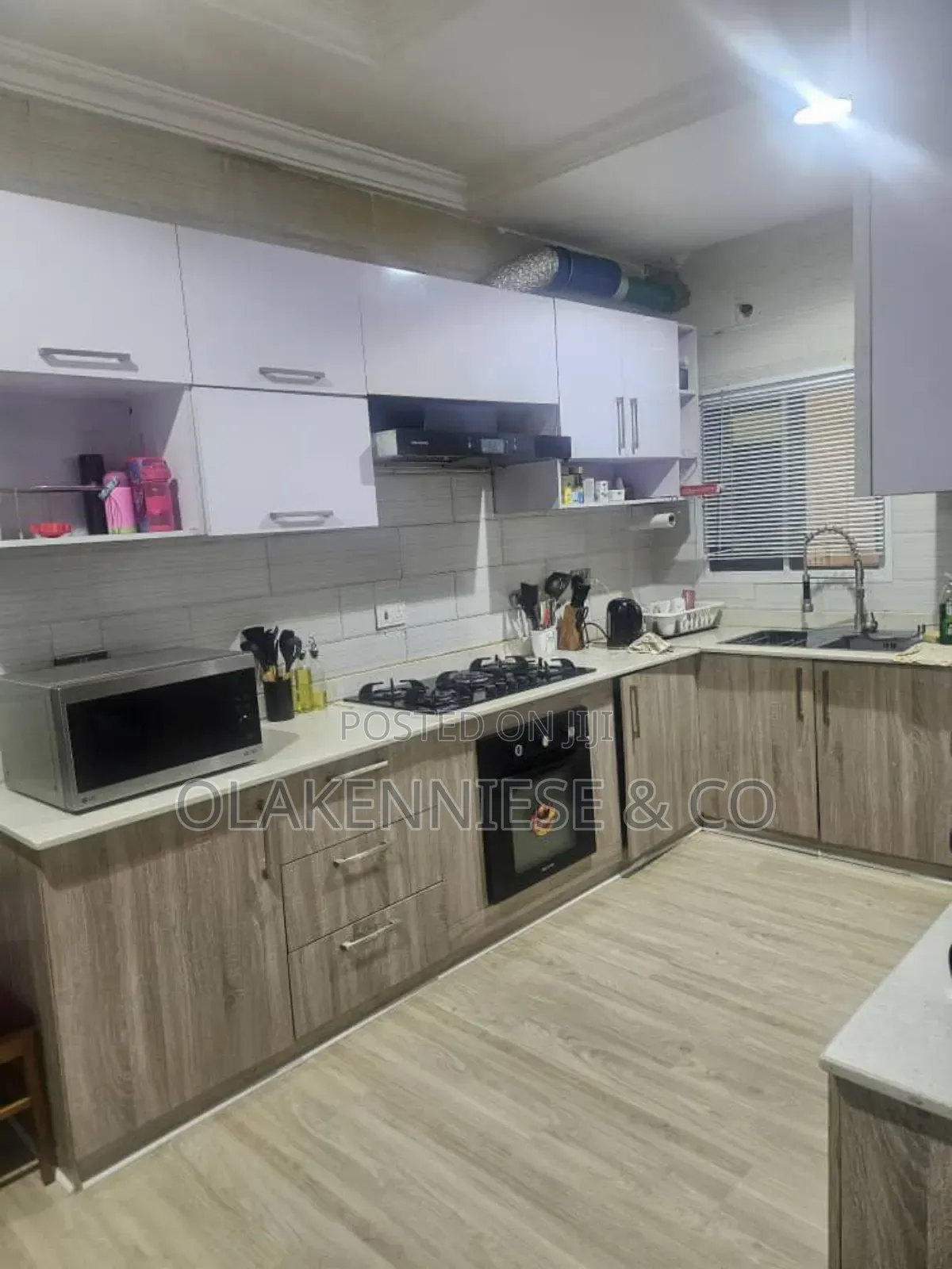 Furnished 3bdrm Block of Flats in Parkview for sale in Parkview Estate