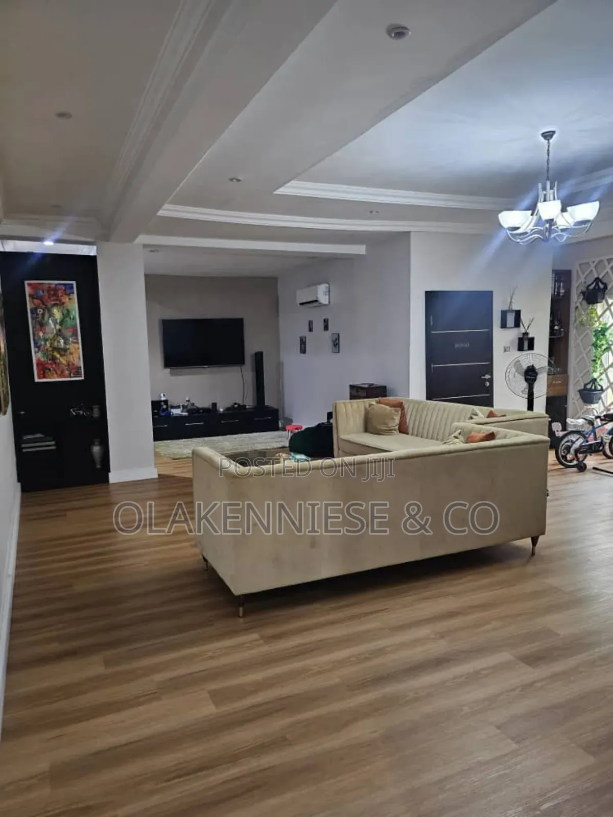 Furnished 3bdrm Block of Flats in Parkview for sale in Parkview Estate