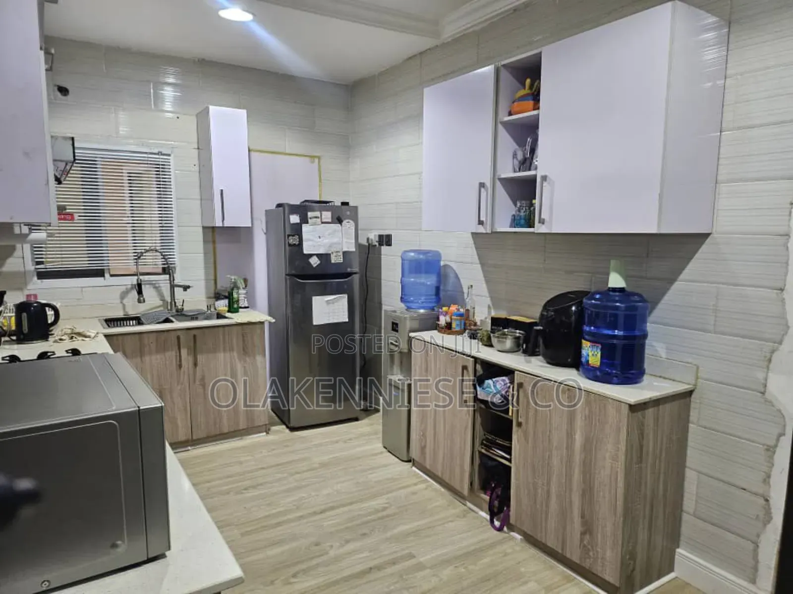 Furnished 3bdrm Block of Flats in Parkview for sale in Parkview Estate