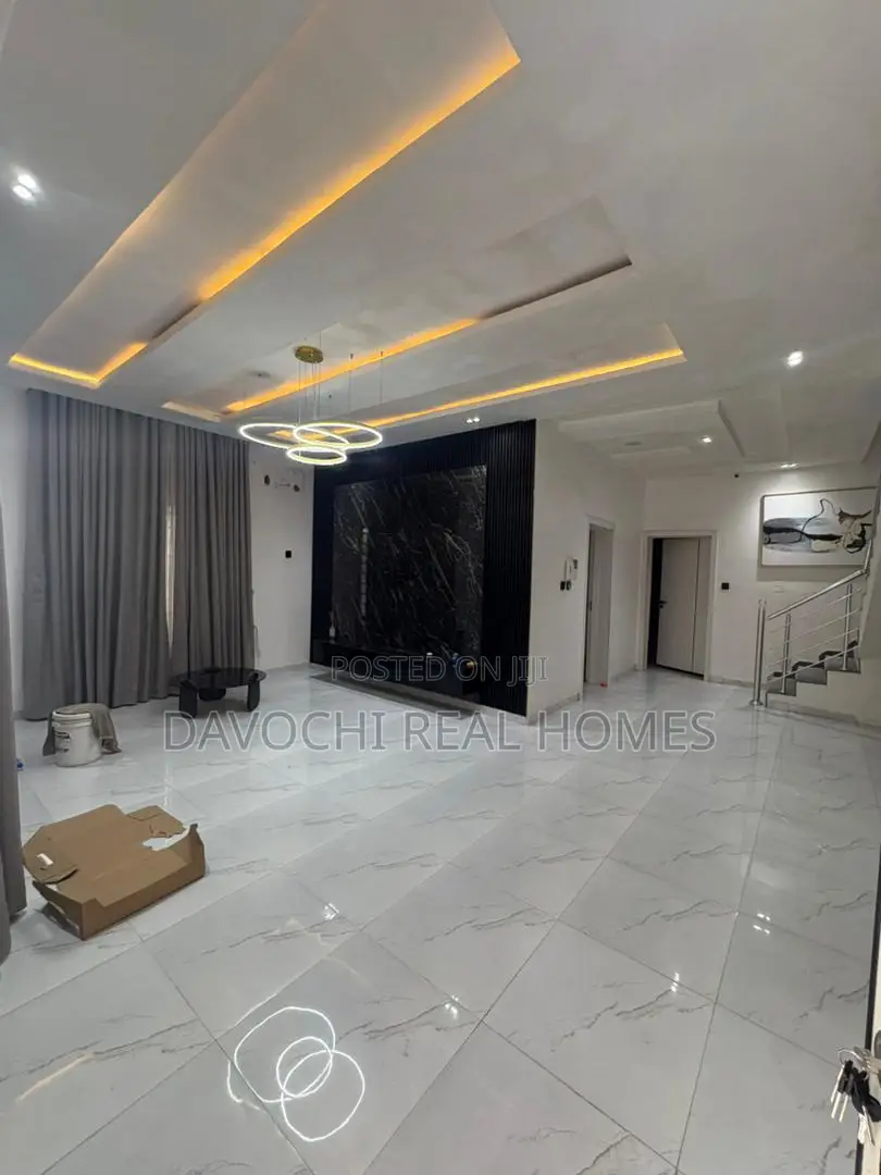 Furnished 4bdrm Duplex in Chevron for rent in Chevron