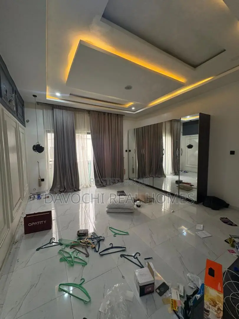 Furnished 4bdrm Duplex in Chevron for rent in Chevron
