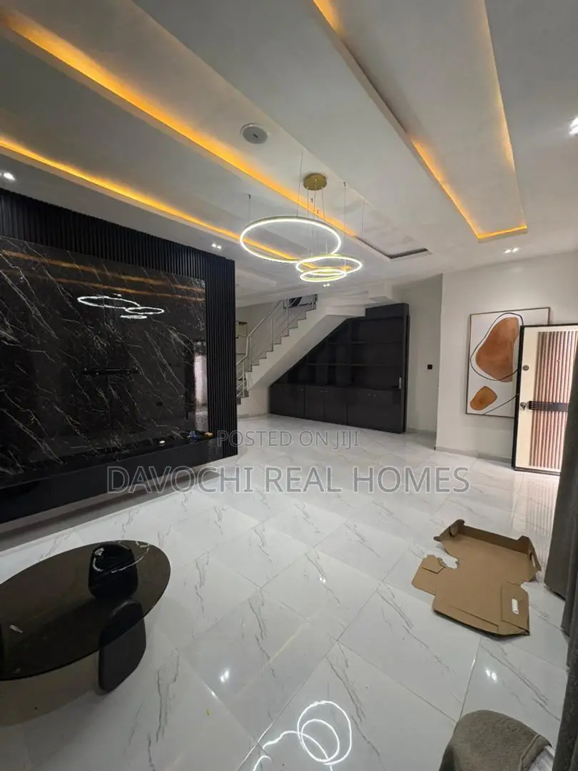 Furnished 4bdrm Duplex in Chevron for rent in Chevron