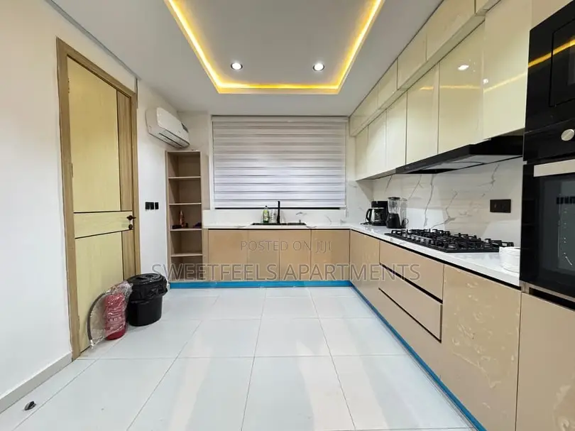 3 Bedroom Maisonette With 2 Sitting Rooms in Lekki Phase 1