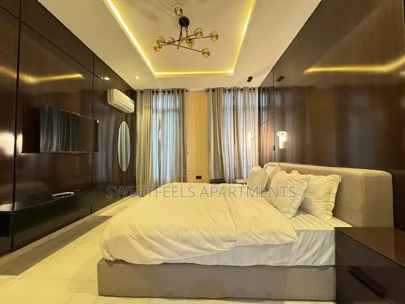3 Bedroom Maisonette With 2 Sitting Rooms in Lekki Phase 1