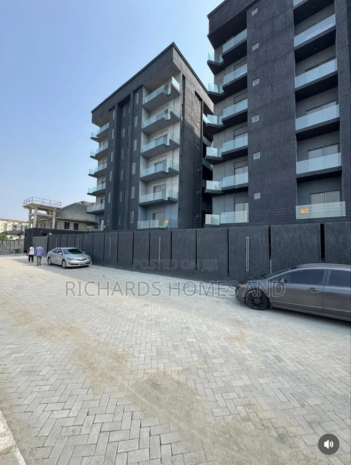 3bdrm Apartment In Ikate For Sale in Ikate