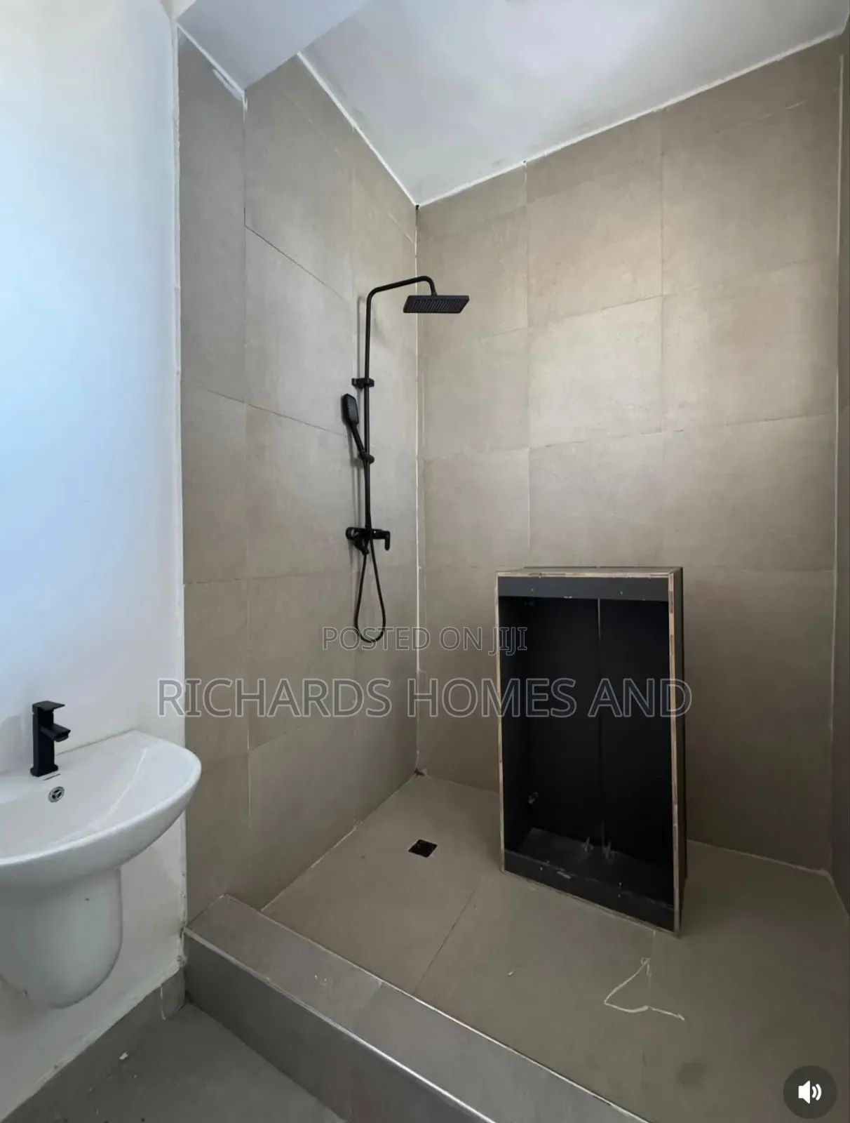 2bdrm Apartment In Ikate For Sale in Ikate