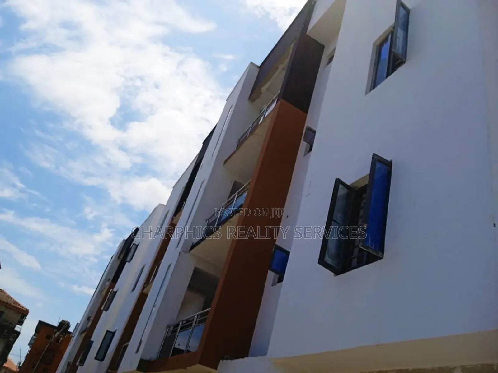 3bdrm Block of Flats in Aguda / Surulere for sale in Aguda / Surulere