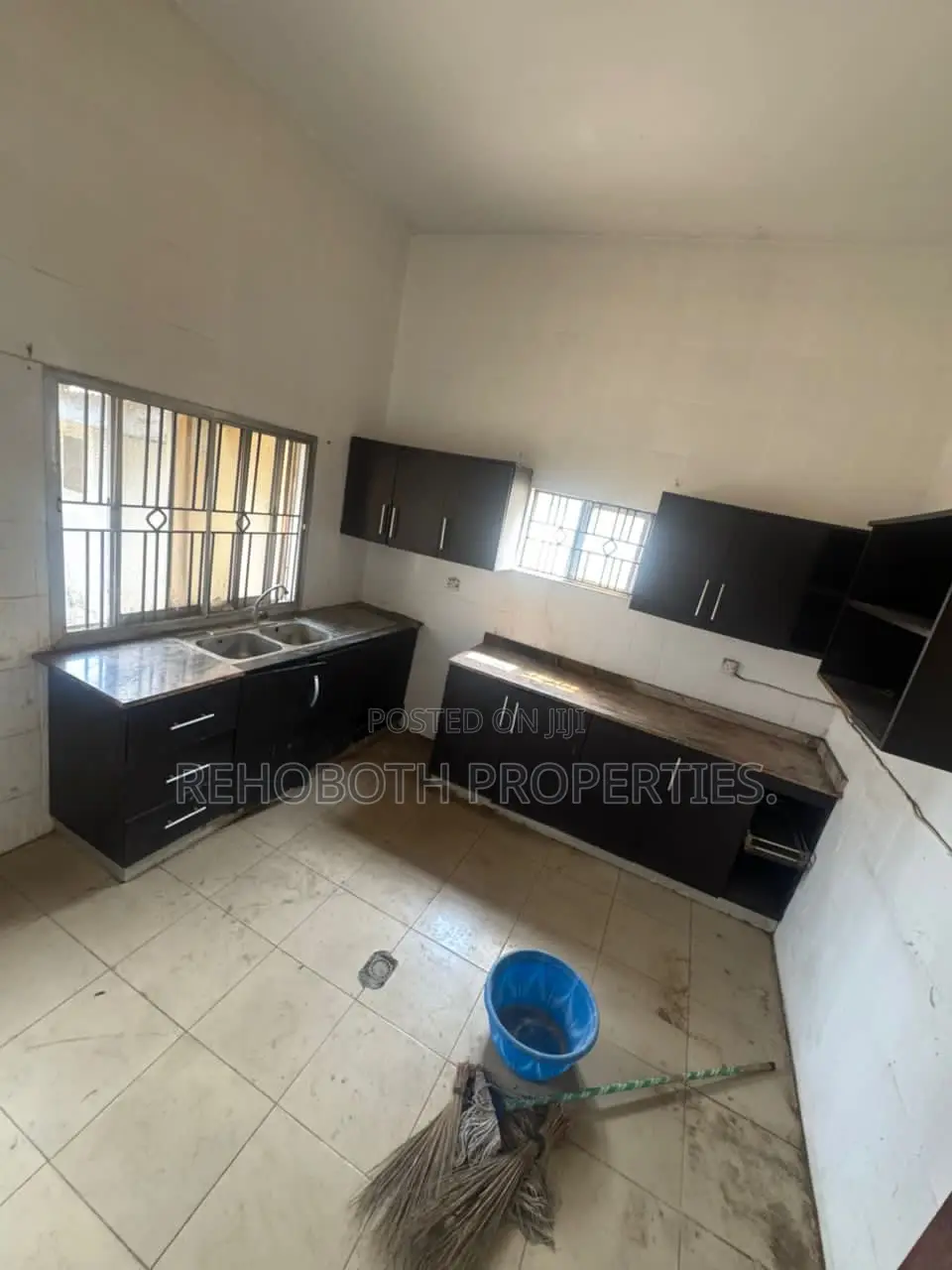 4bdrm Duplex in Oluyole for rent in Oluyole Estate