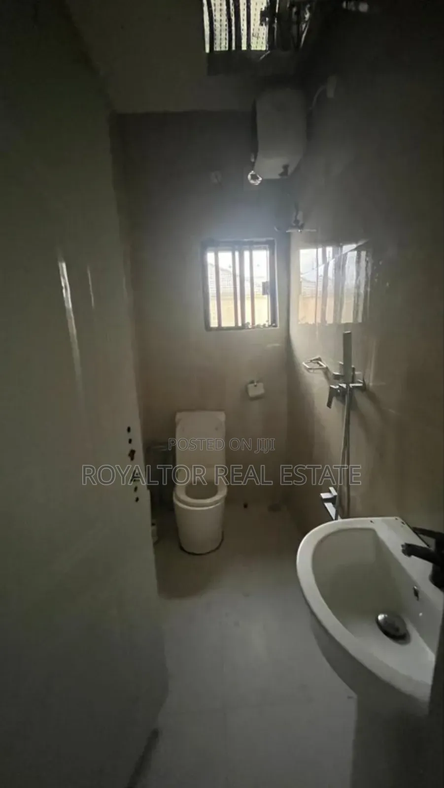 4bdrm Bungalow in Royaltor Real Estate, Benin City for sale in Benin City