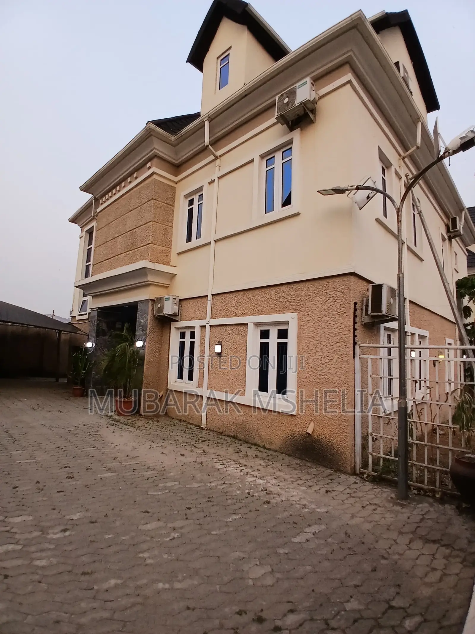 4bdrm Duplex in Gwarinpa for sale in Gwarinpa