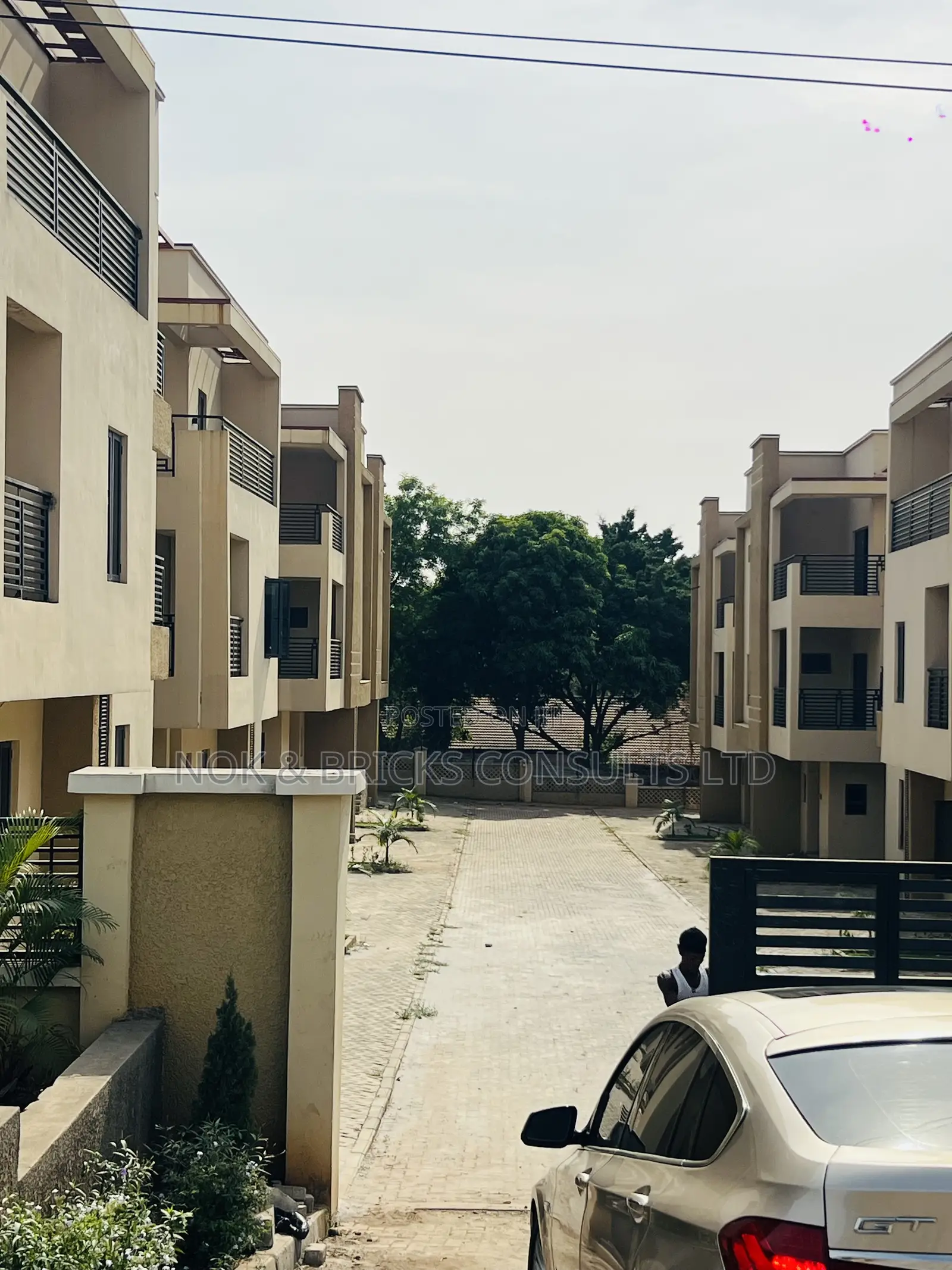 6bdrm Duplex in Bob Residence, Life Camp for sale in Life Camp