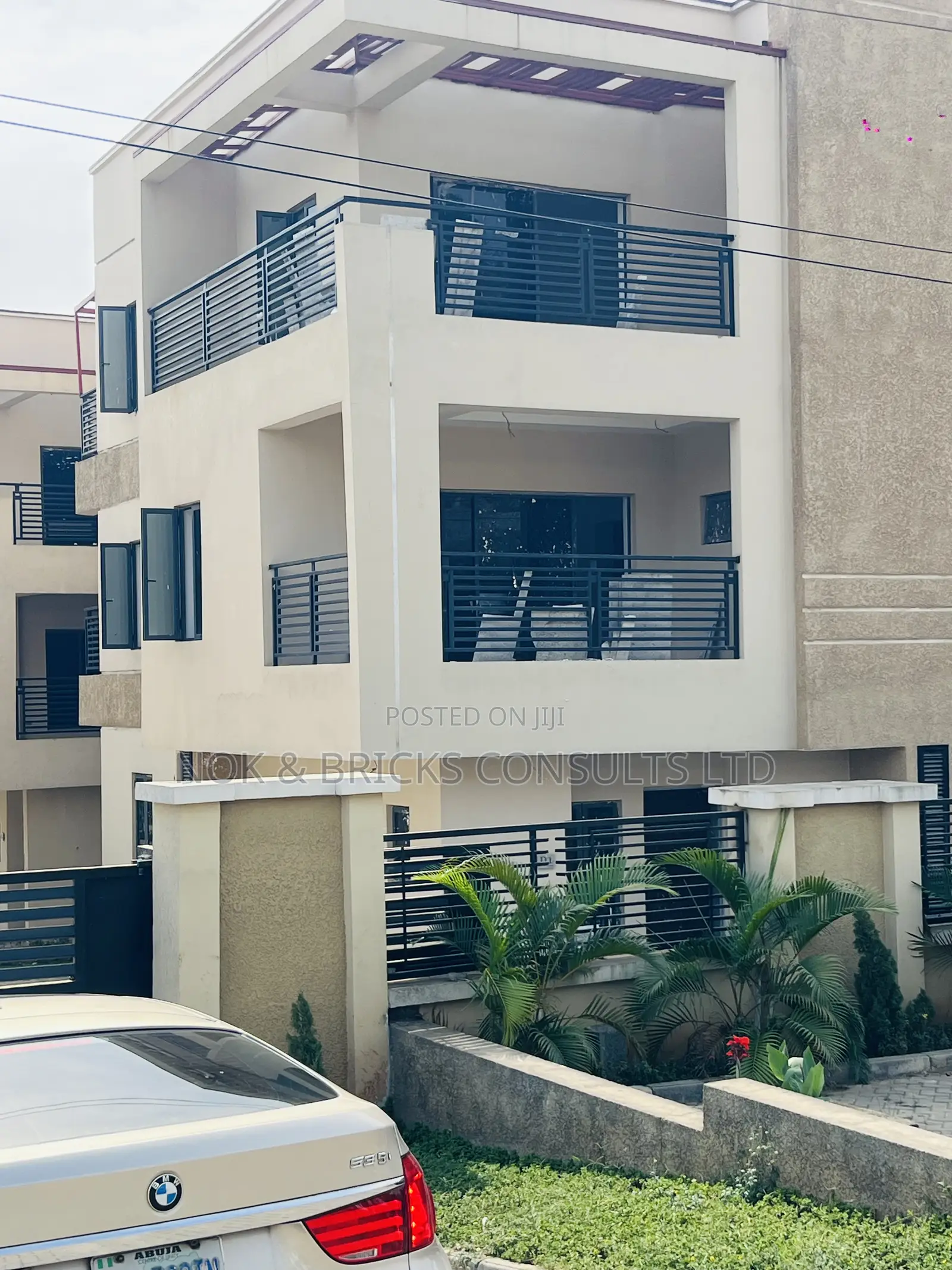6bdrm Duplex in Bob Residence, Life Camp for sale in Life Camp