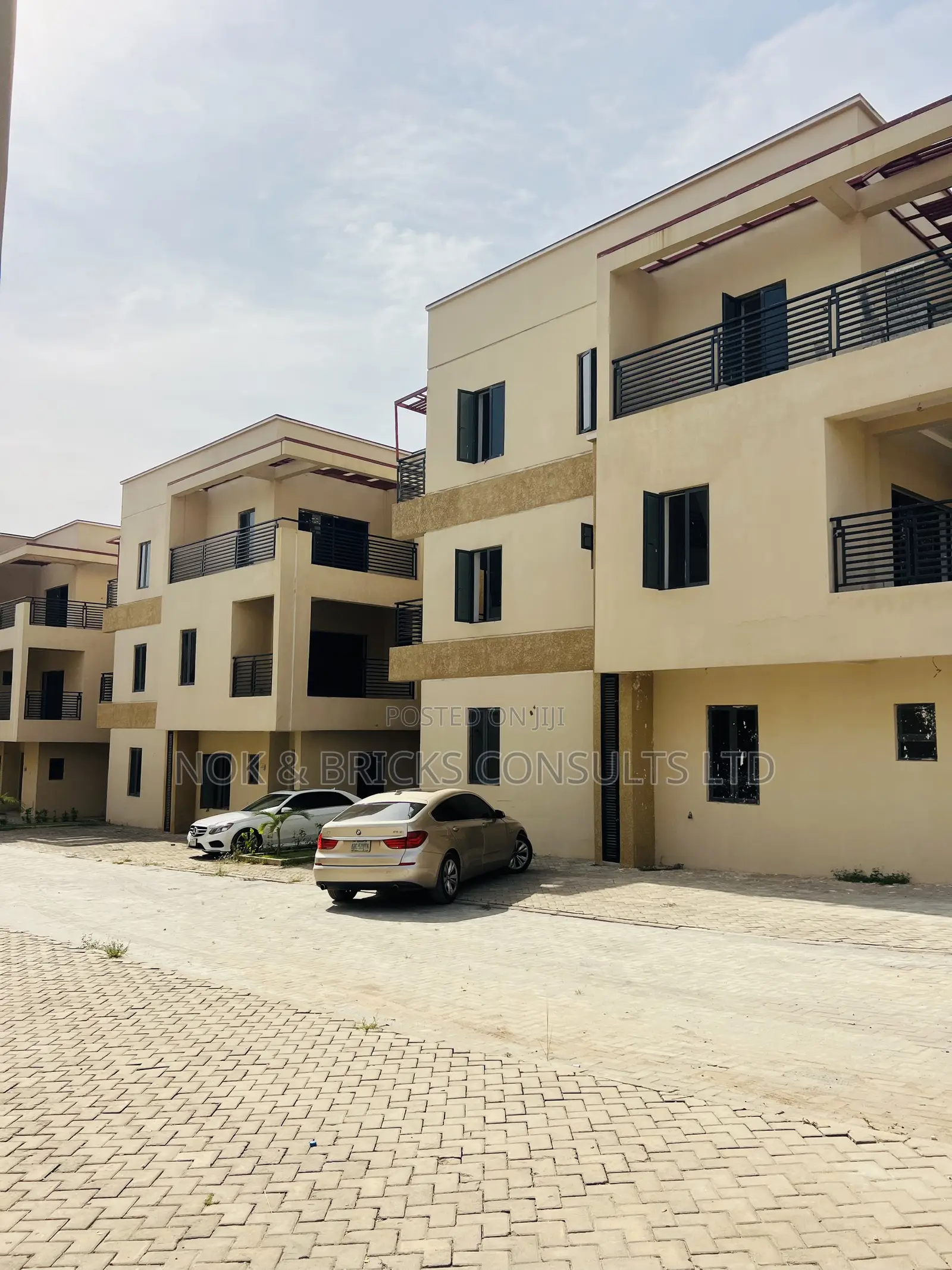 6bdrm Duplex in Bob Residence, Life Camp for sale in Life Camp
