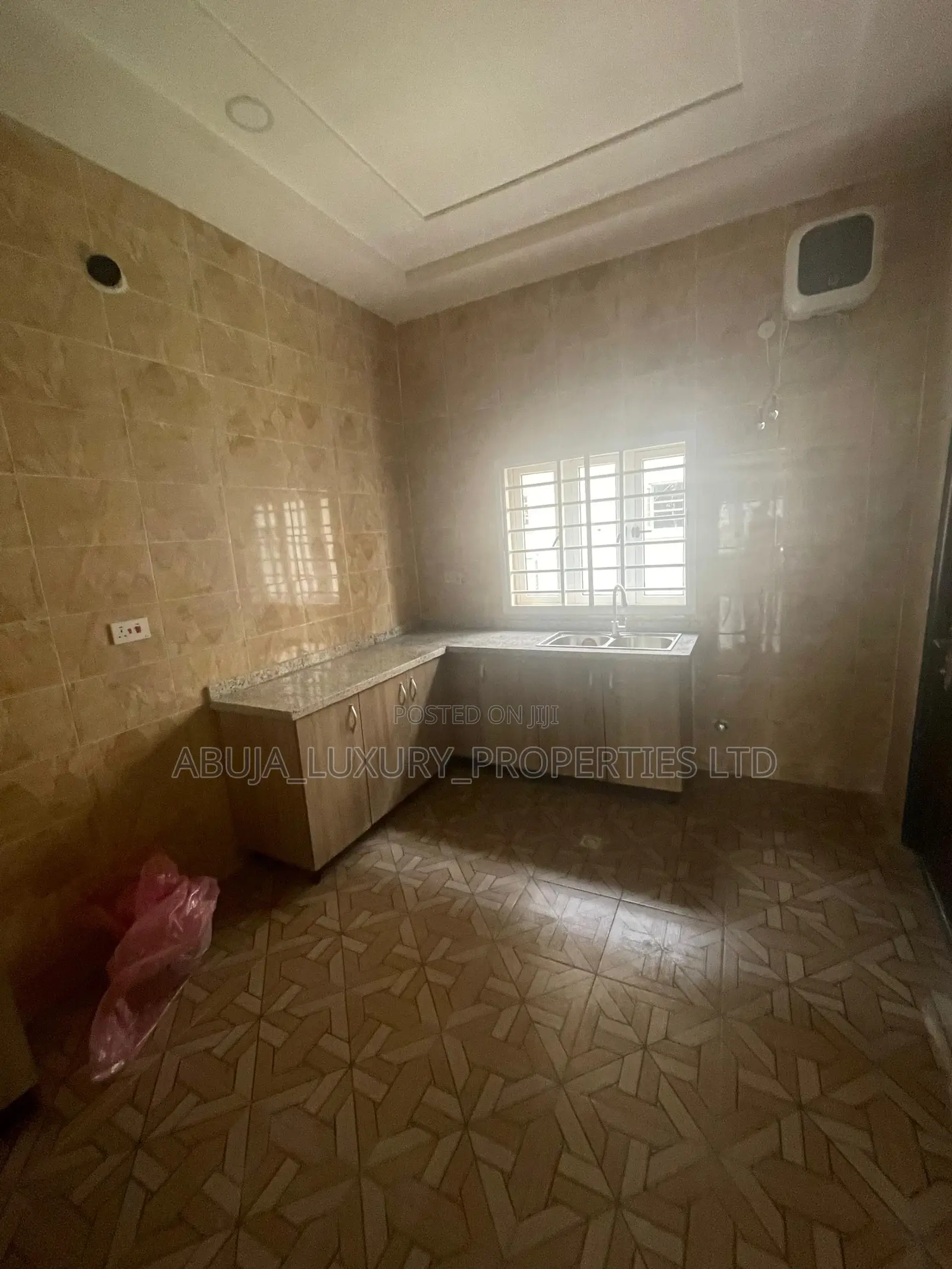 3bdrm Townhouse/Terrace in Brookshore, Gwarinpa for sale in Gwarinpa