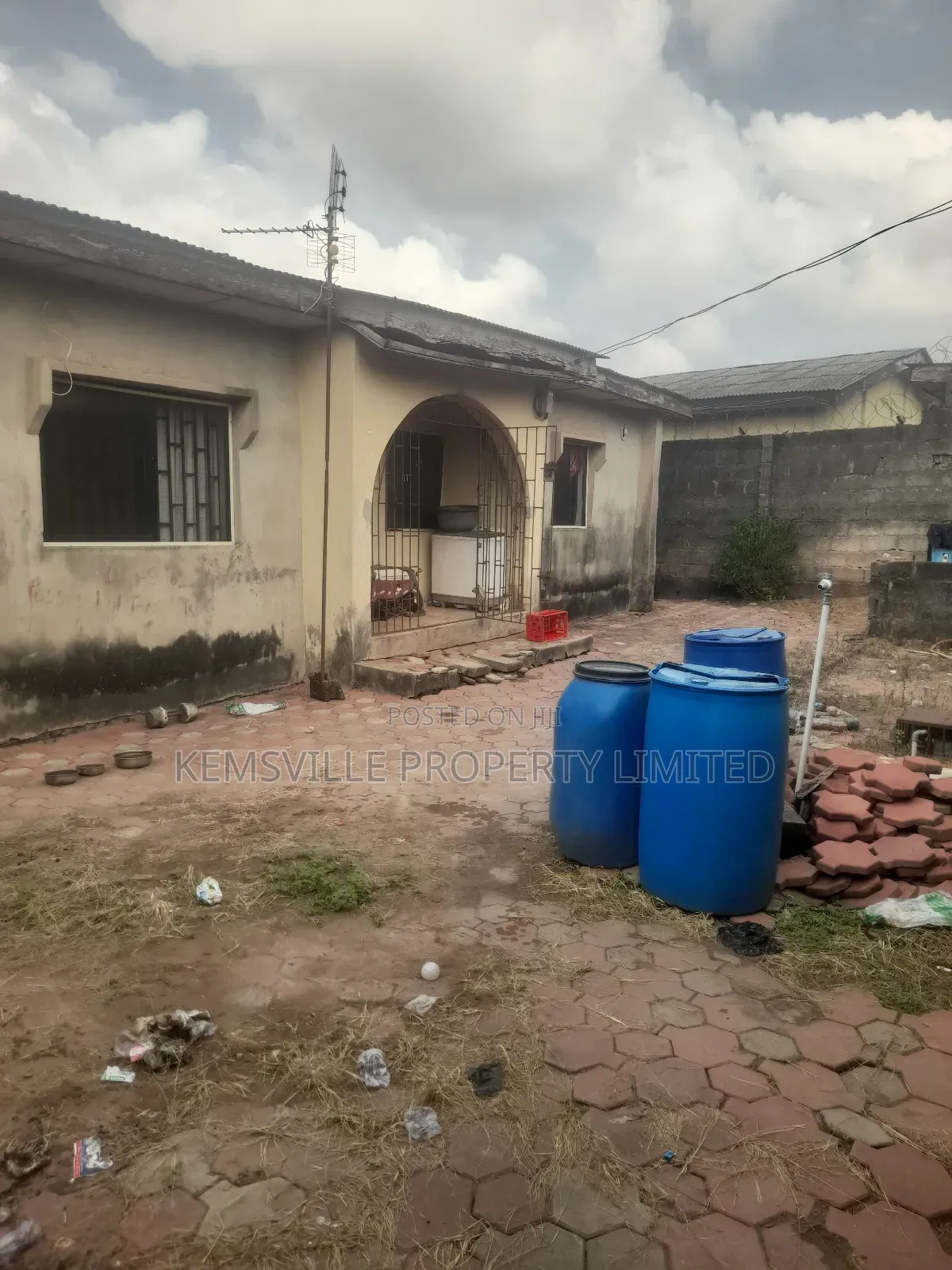 Furnished 3bdrm Bungalow in Alagbado for sale in Alagbado