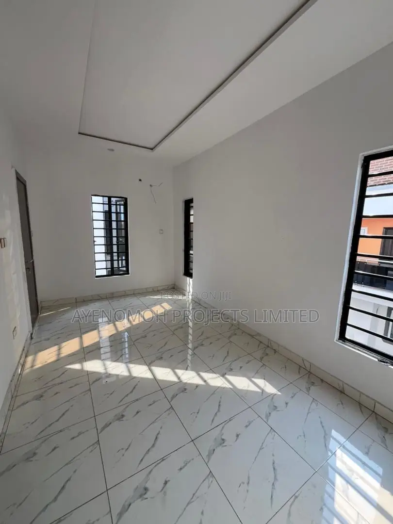 4bdrm Duplex in Ikota Gra for sale in Ikota