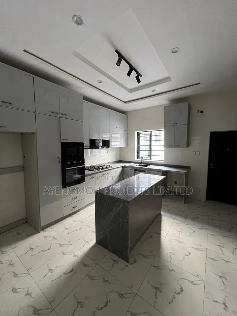 4bdrm Duplex in Ikota Gra for sale in Ikota