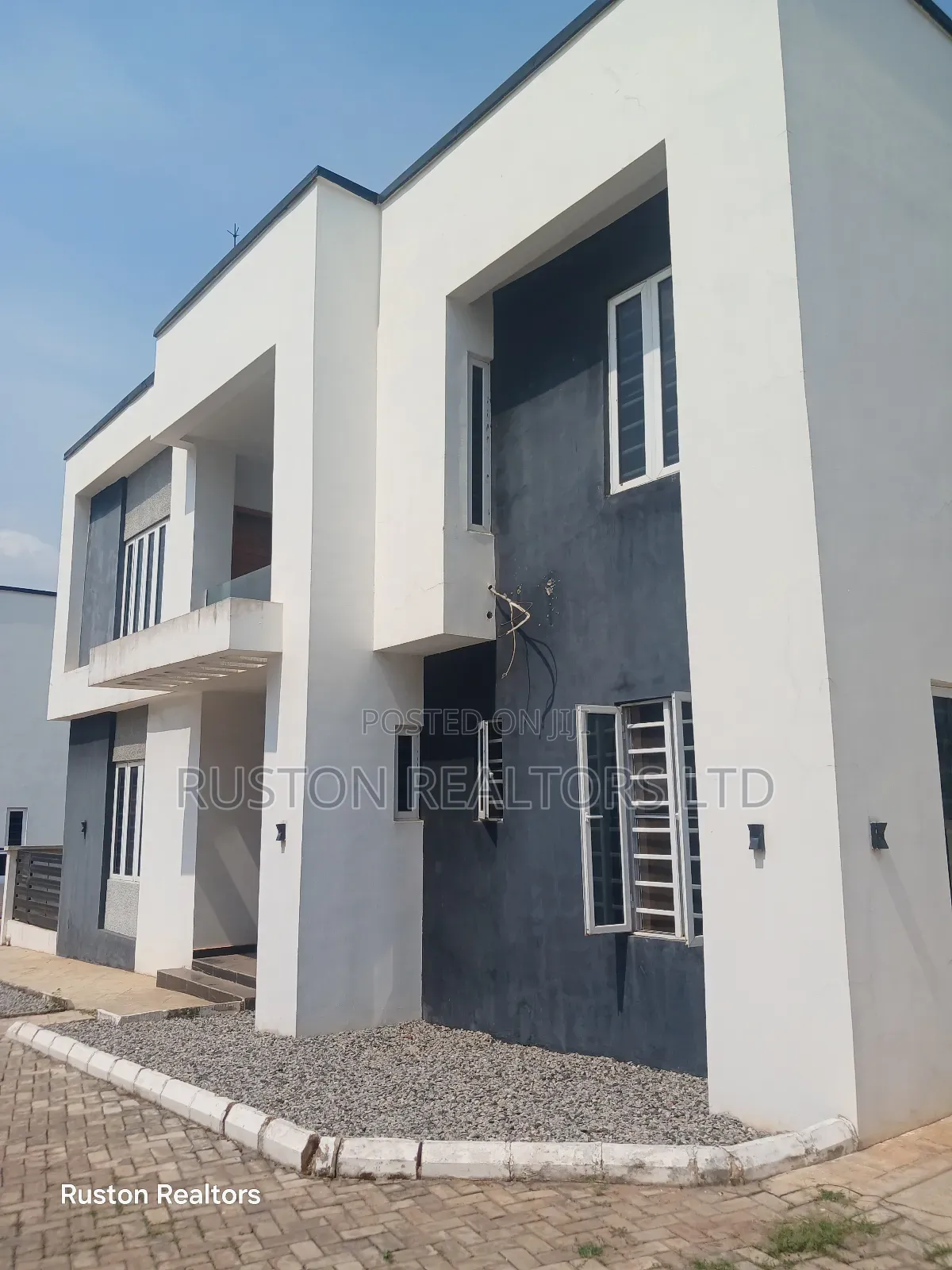 4bdrm Duplex in Akobo for sale in Akobo