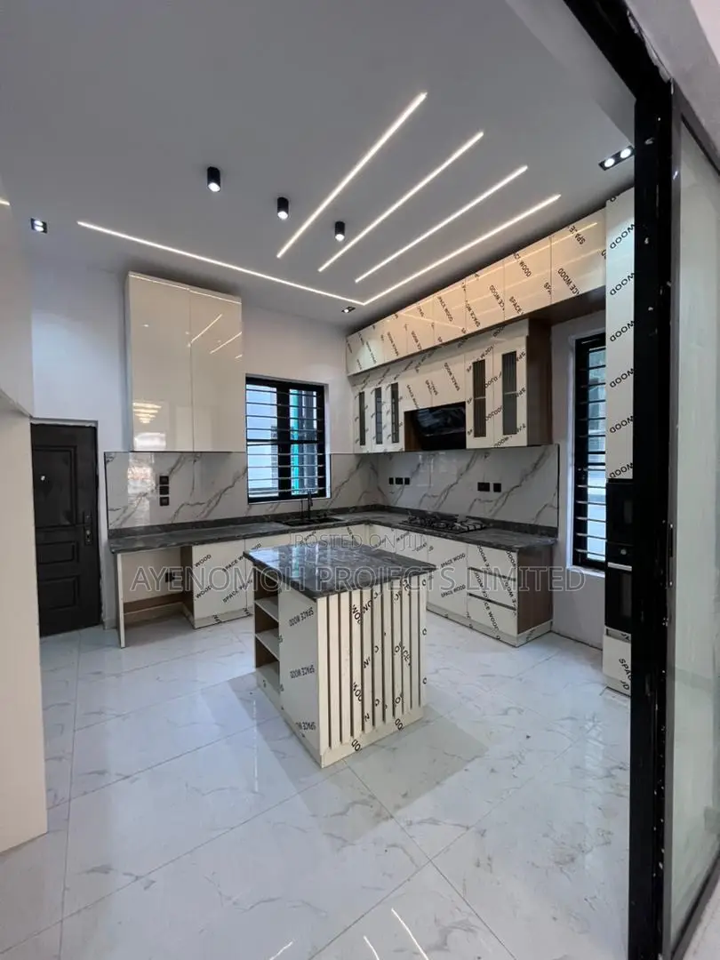 5bdrm Duplex in Ikota Gra for sale in Ikota