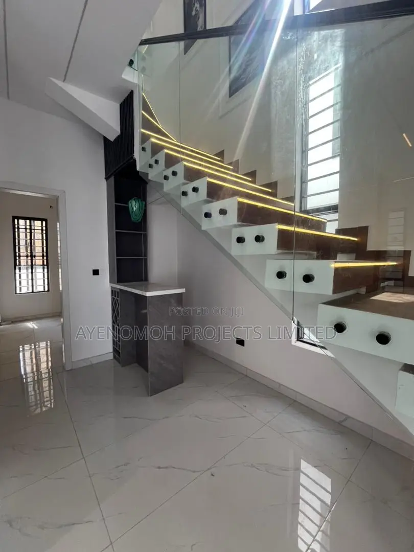 5bdrm Duplex in Ikota Gra for sale in Ikota