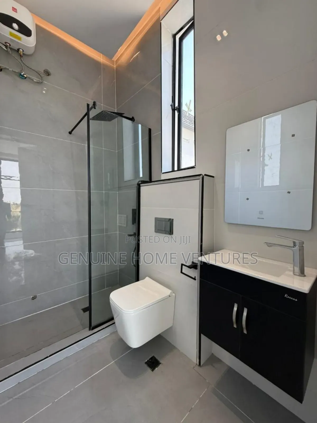 5bdrm Duplex in Chevron Lekki for sale in Chevron