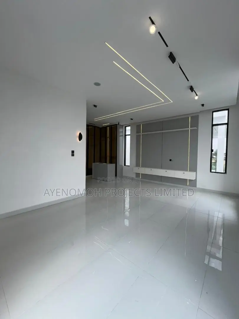 5bdrm Duplex in Chevron for sale in Chevron