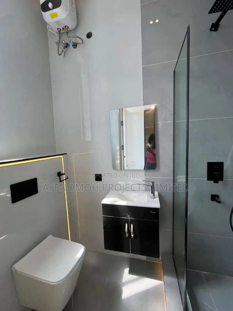 5bdrm Duplex in Chevron for sale in Chevron