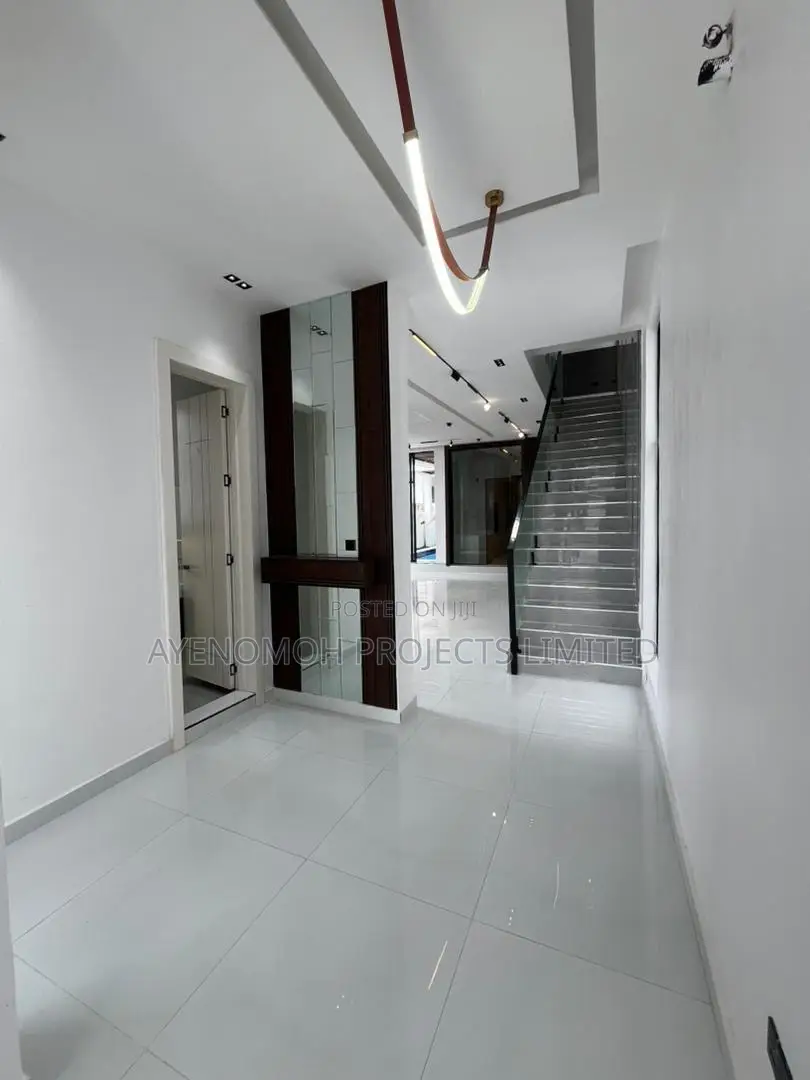 5bdrm Duplex in Chevron for sale in Chevron