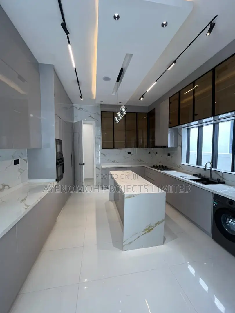 5bdrm Duplex in Chevron for sale in Chevron
