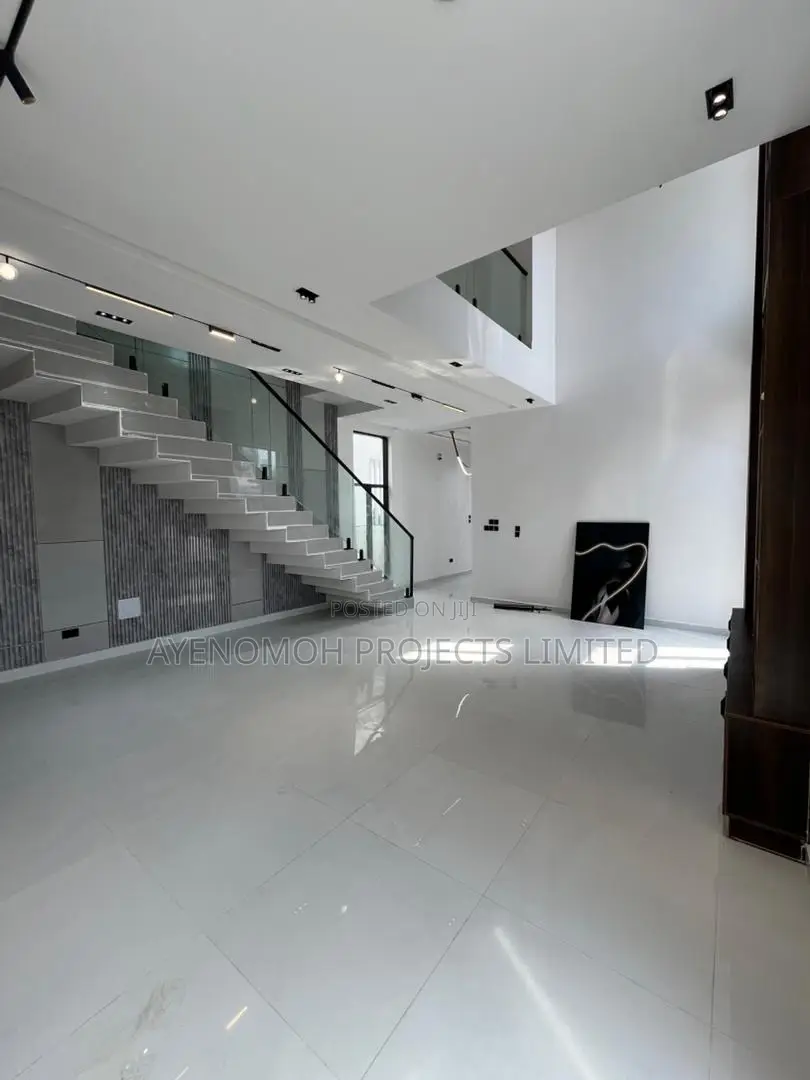 5bdrm Duplex in Chevron for sale in Chevron