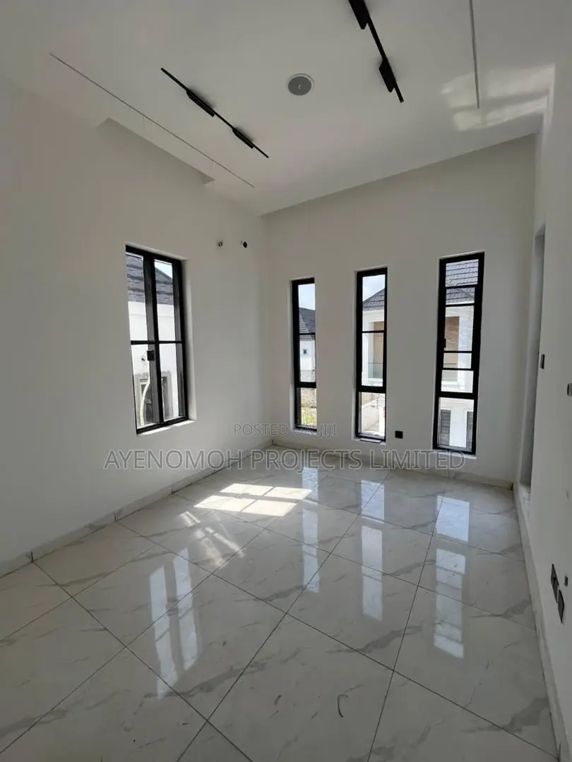 5bdrm House in Ikota Lekki Gra for sale in Ikota