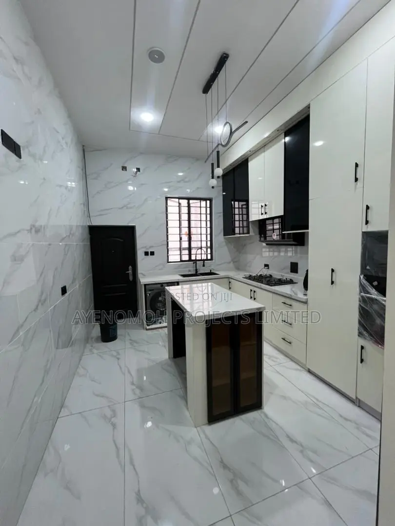 5bdrm House in Ikota Lekki Gra for sale in Ikota