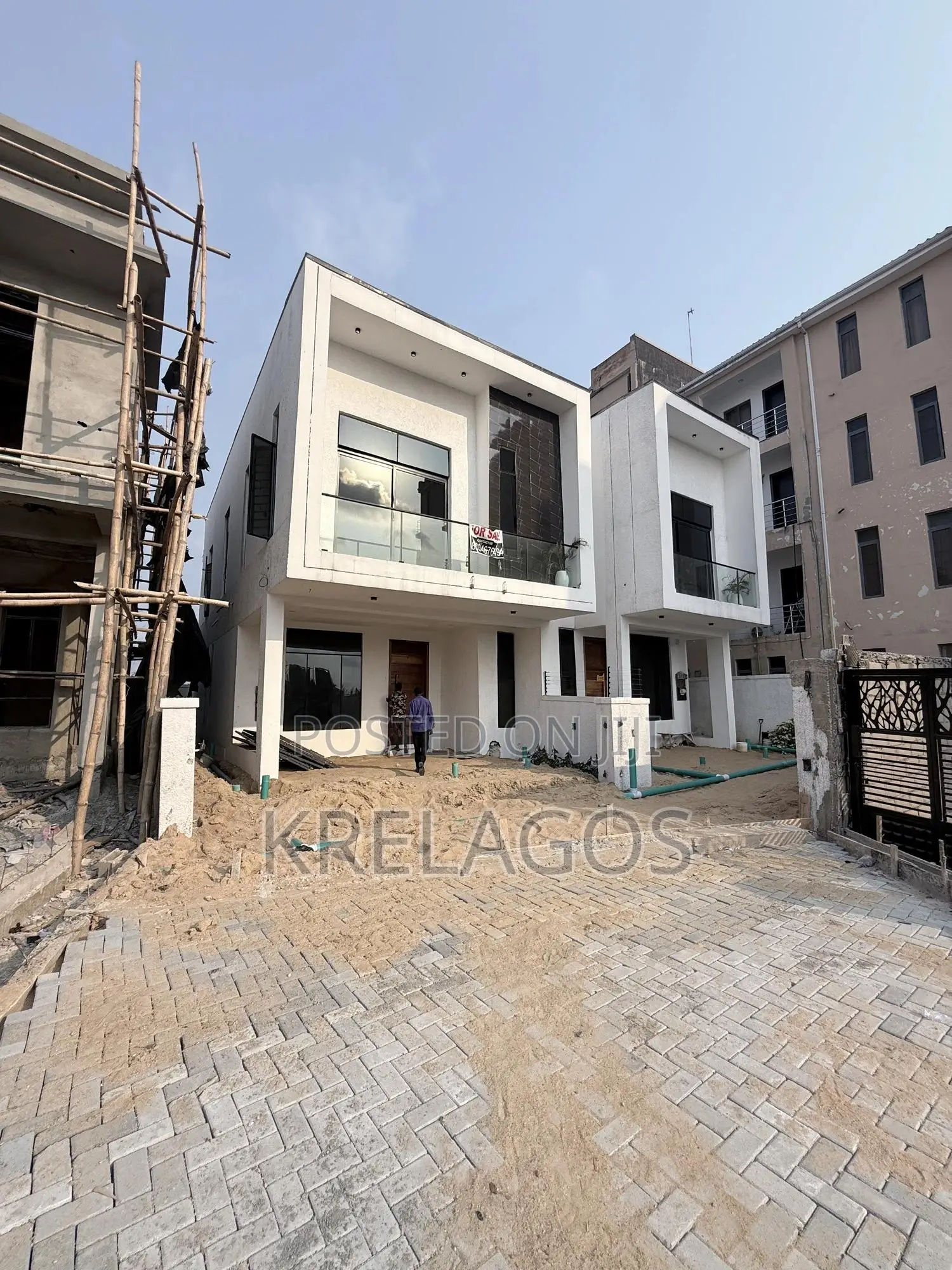 4bdrm Duplex in Ikota for sale in Ikota