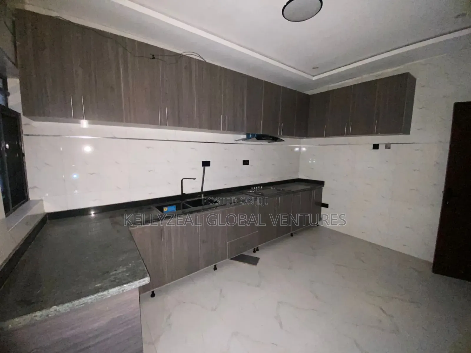 4bdrm Townhouse/Terrace in Greenfield Estate for sale in Ago Palace
