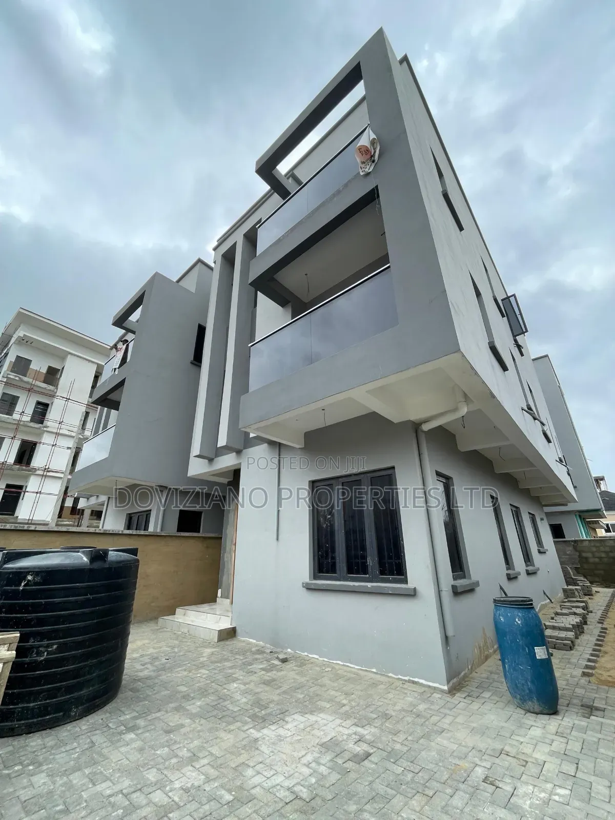 4bdrm Duplex in Lekki Phase 1 for sale in Lekki Phase 1
