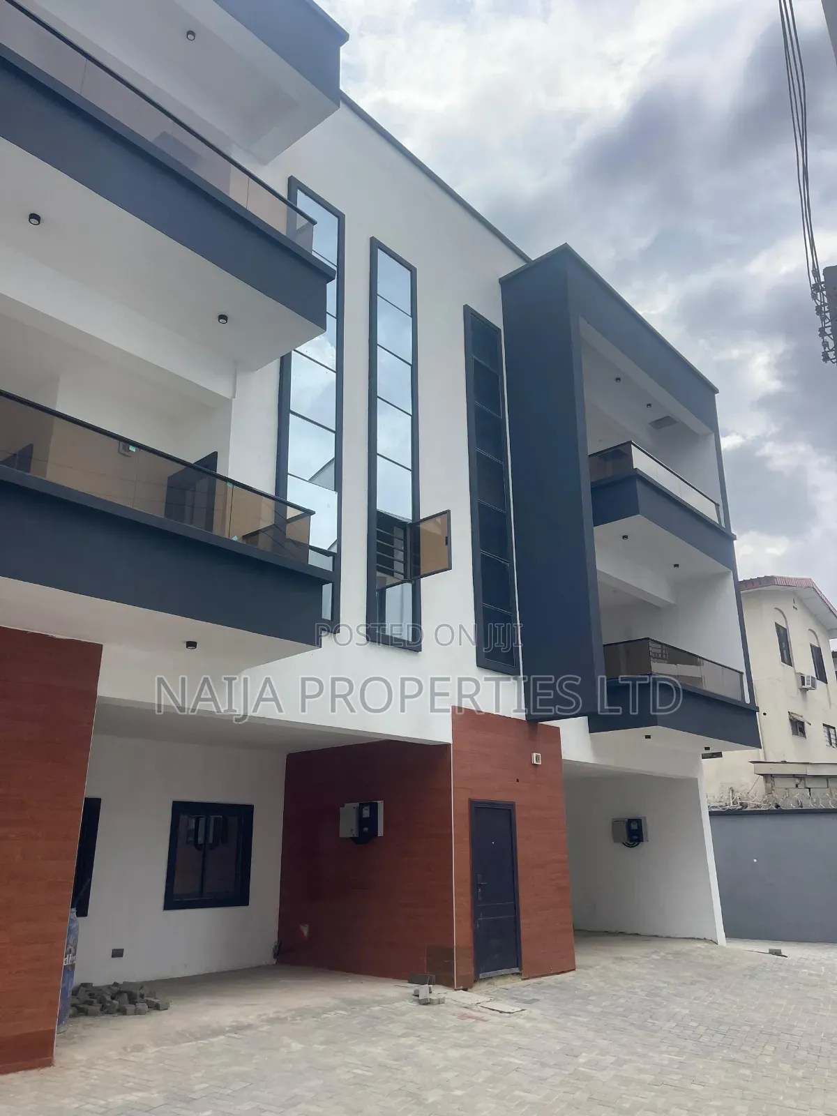 4bdrm Townhouse / Terrace in Off Allen Avenue, Ikeja for rent in Ikeja