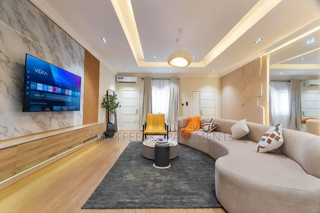 Luxurious and Cozy 3 Bedroom Apartment With Pool and Snooker Board in Lekki Expressway