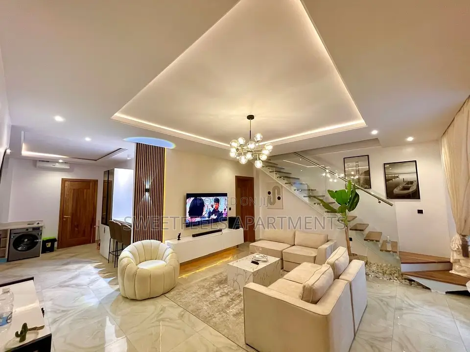 2 Bedroom Maisonette With Ps5 And Swimming Pool in Lekki Phase 1