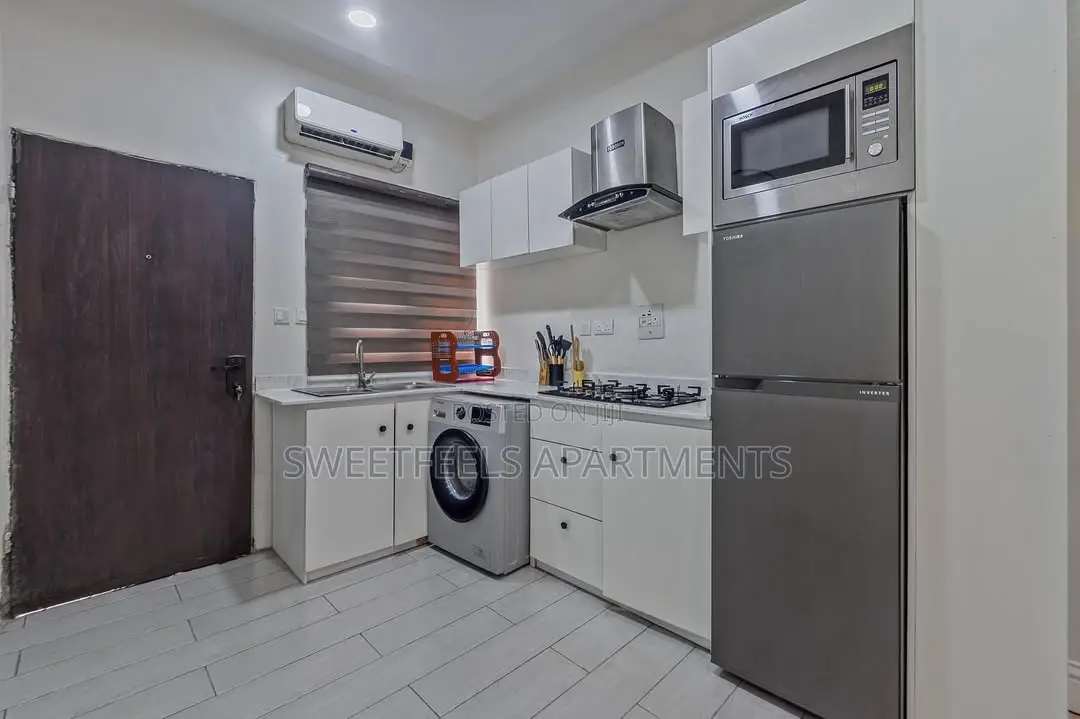 Luxurious 3 Bedroom Apartment With Snooker and Table Tennis Board in Lekki Phase 1