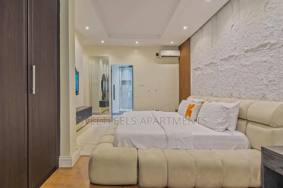 Luxurious 3 Bedroom Apartment With Snooker and Table Tennis Board in Lekki Phase 1