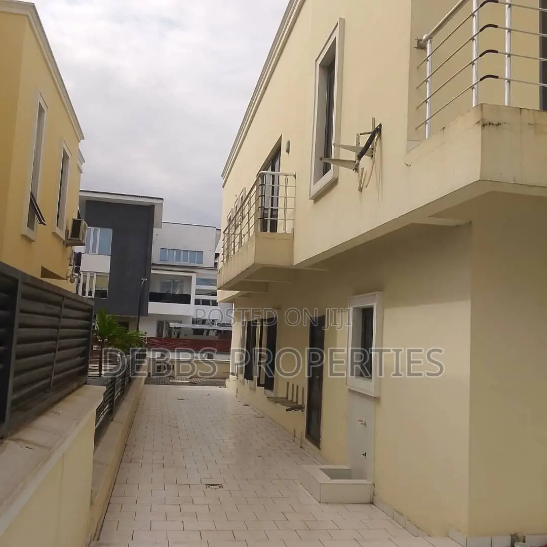 Furnished 5bdrm Duplex in Chevron for rent in Chevron
