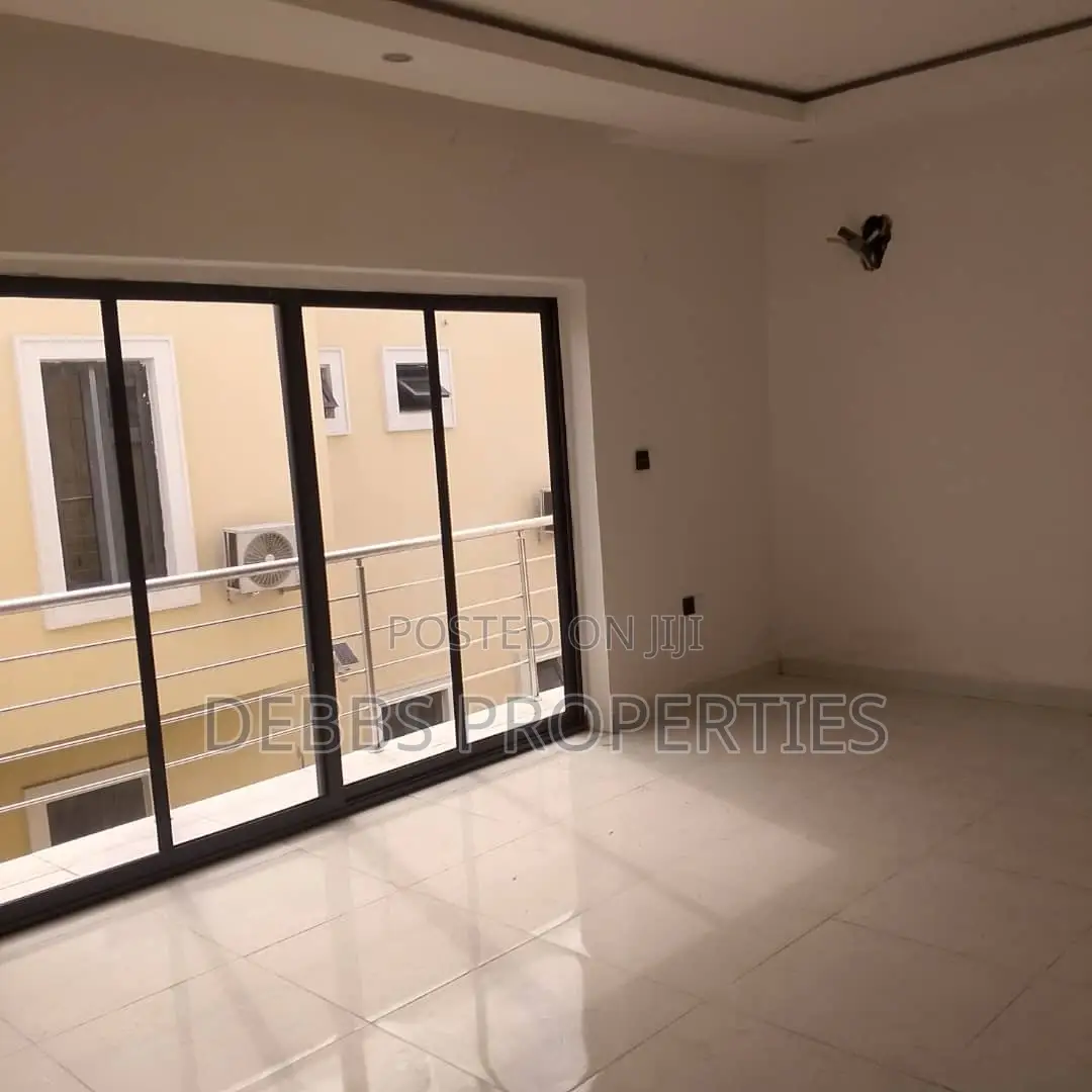 Furnished 5bdrm Duplex in Chevron for rent in Chevron