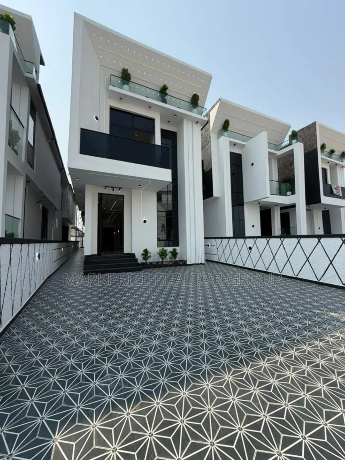 5bdrm Duplex in Chevron Lekki Lagos for sale in Chevron