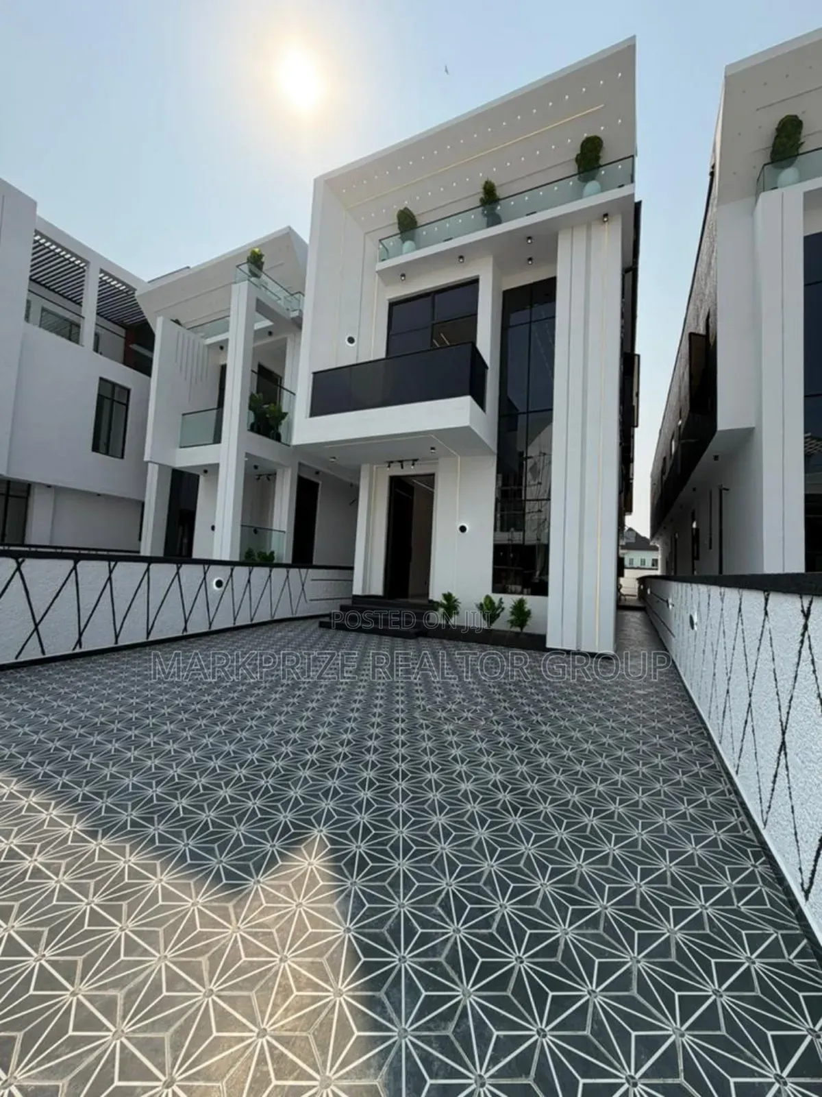5bdrm Duplex in Chevron Lekki Lagos for sale in Chevron